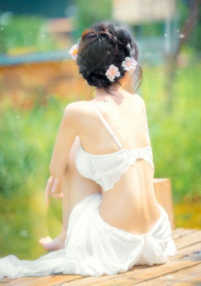 含着她花蒂啃到高潮视频