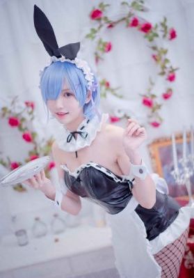 奇怪的她